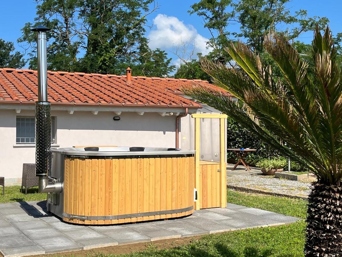 La Camelia Villa Massa e Cozzile Exterior photo